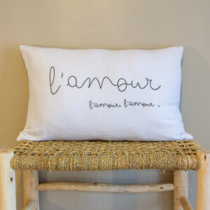 Coussin LAmour LAmour LAmour Blanc Sophie Janiere.jpg