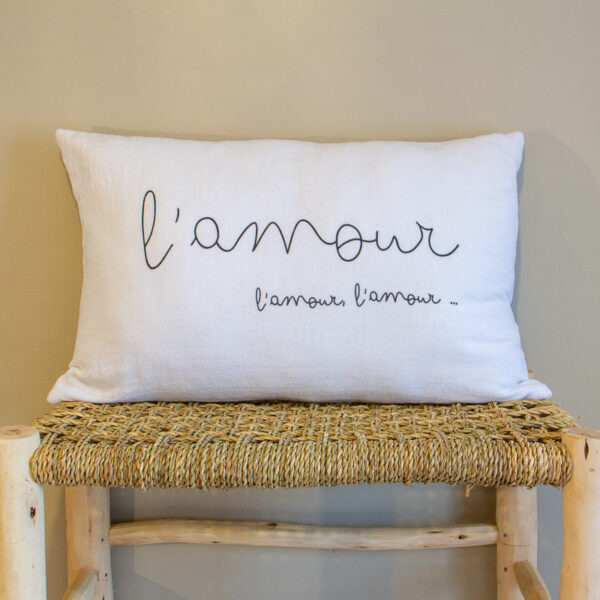 Coussin LAmour LAmour LAmour Blanc Sophie Janiere.jpg