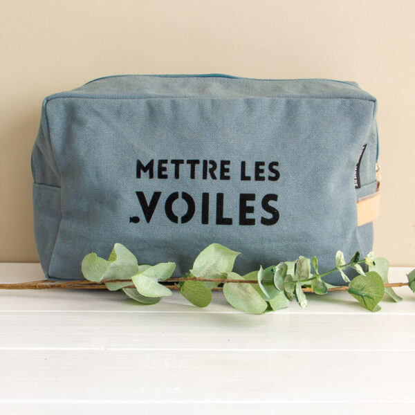 Trousse mettre les voiles bleu Sophie Janiere