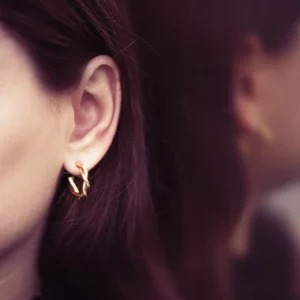 boucles doreilles leana acier dore portees 380x443 crop center