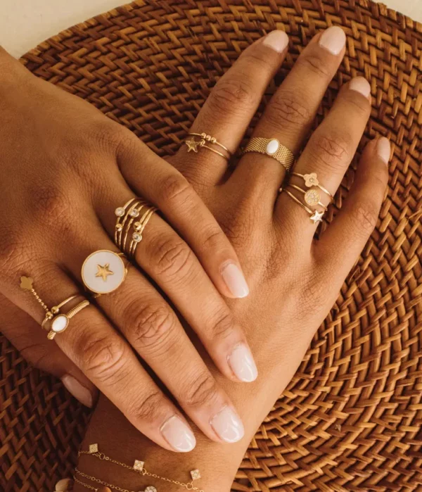 bague trancoso acier dore nacre portee 760x886 crop center