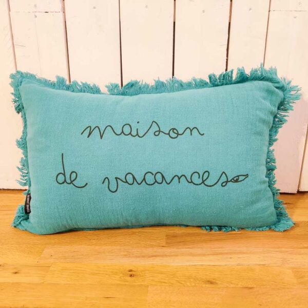 coussin frange bleu maison de vacances sophie janiere