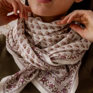 foulard fleuri indien femme aarti vanille bindi atelier2