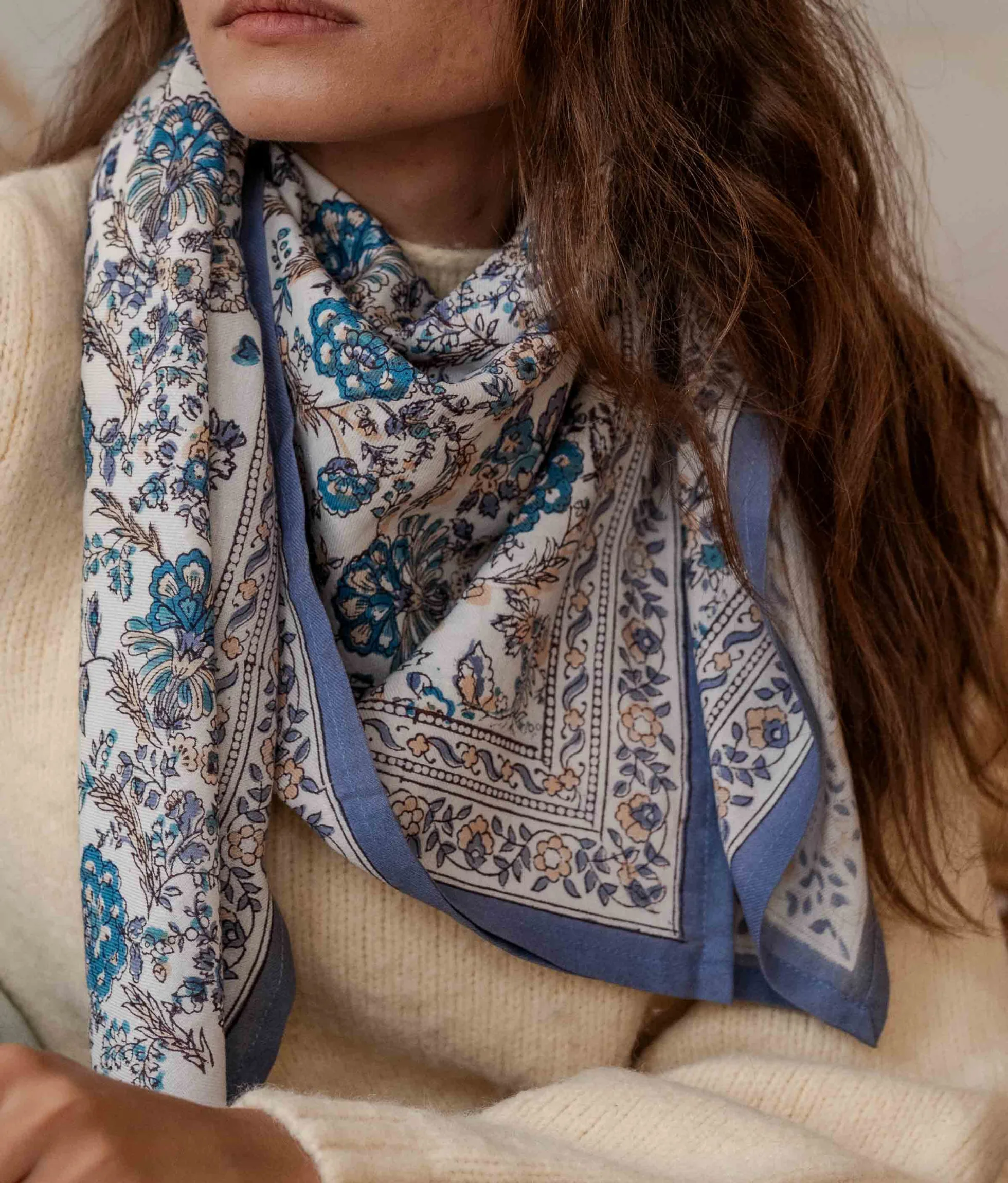 Grand foulard Bindi Atelier Kiala Céleste Bindi Atelier b