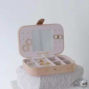 Boîte à bijoux de voyage Brigitte en velours Beige Maison Scarlett