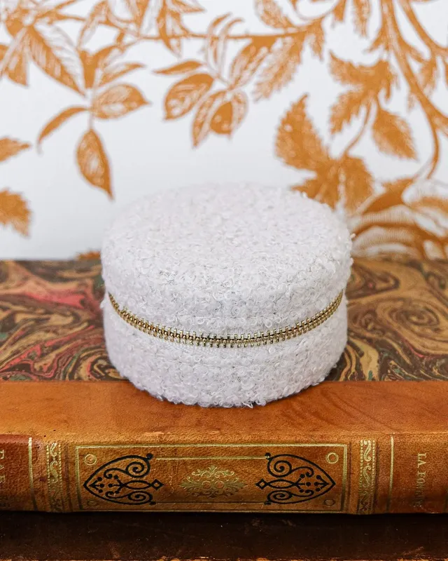 Boîte à bijoux de voyage Yvonne en moumoute Maison Scarlett b