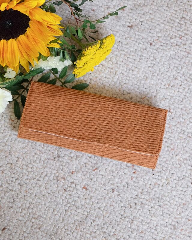 Pochette à bijoux Catherine en velours côtelé Camel Maison Scarlett b