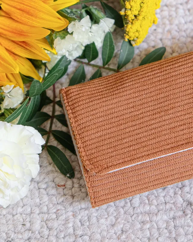 Pochette à bijoux Catherine en velours côtelé Camel Maison Scarlett c