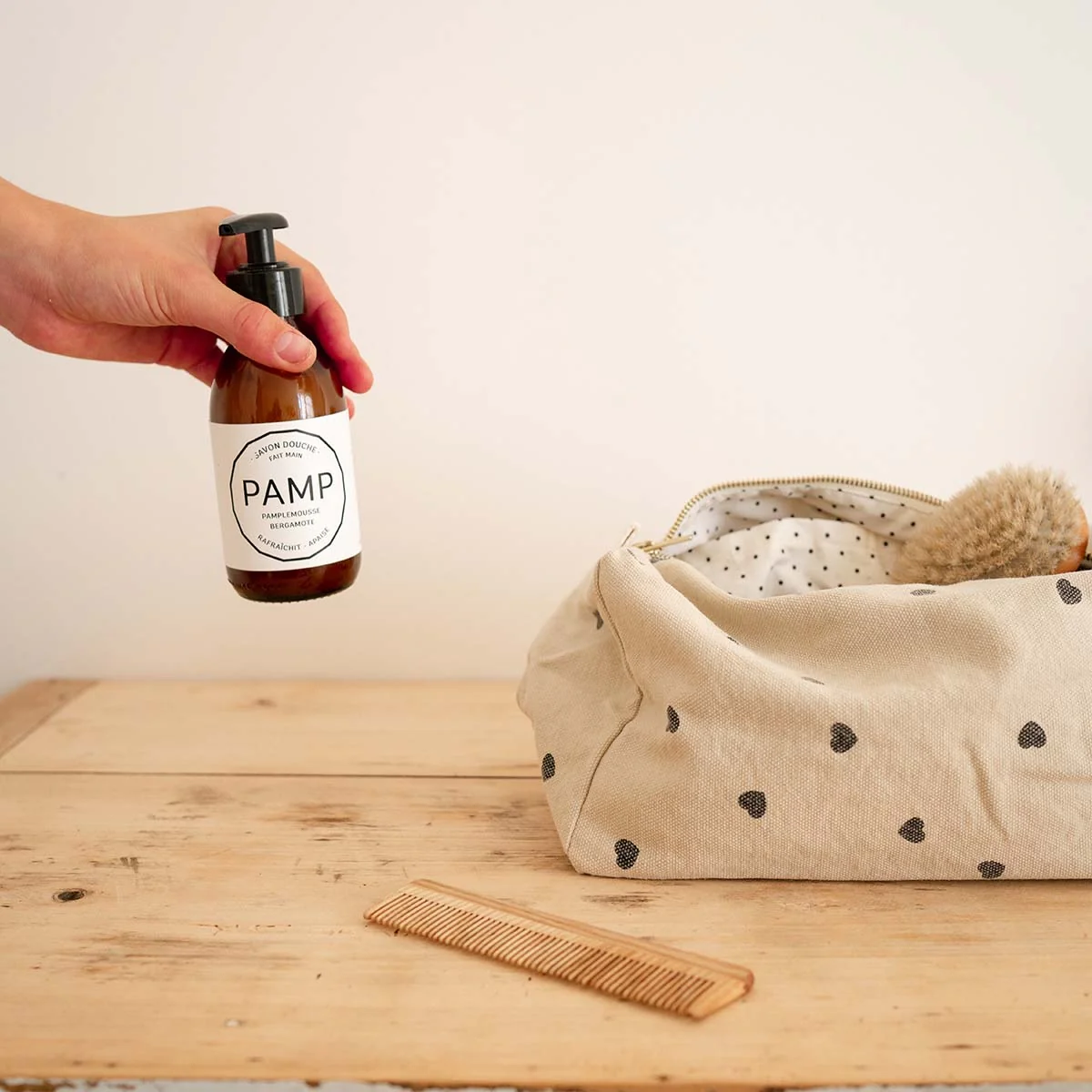 Trousse de Toilette Vic Sable motifs Coeurs Rose in April b