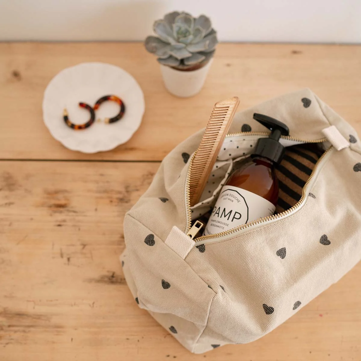 Trousse de Toilette Vic Sable motifs Coeurs Rose in April