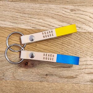 Porte clés en cuir coloré chic Beach House By Perri